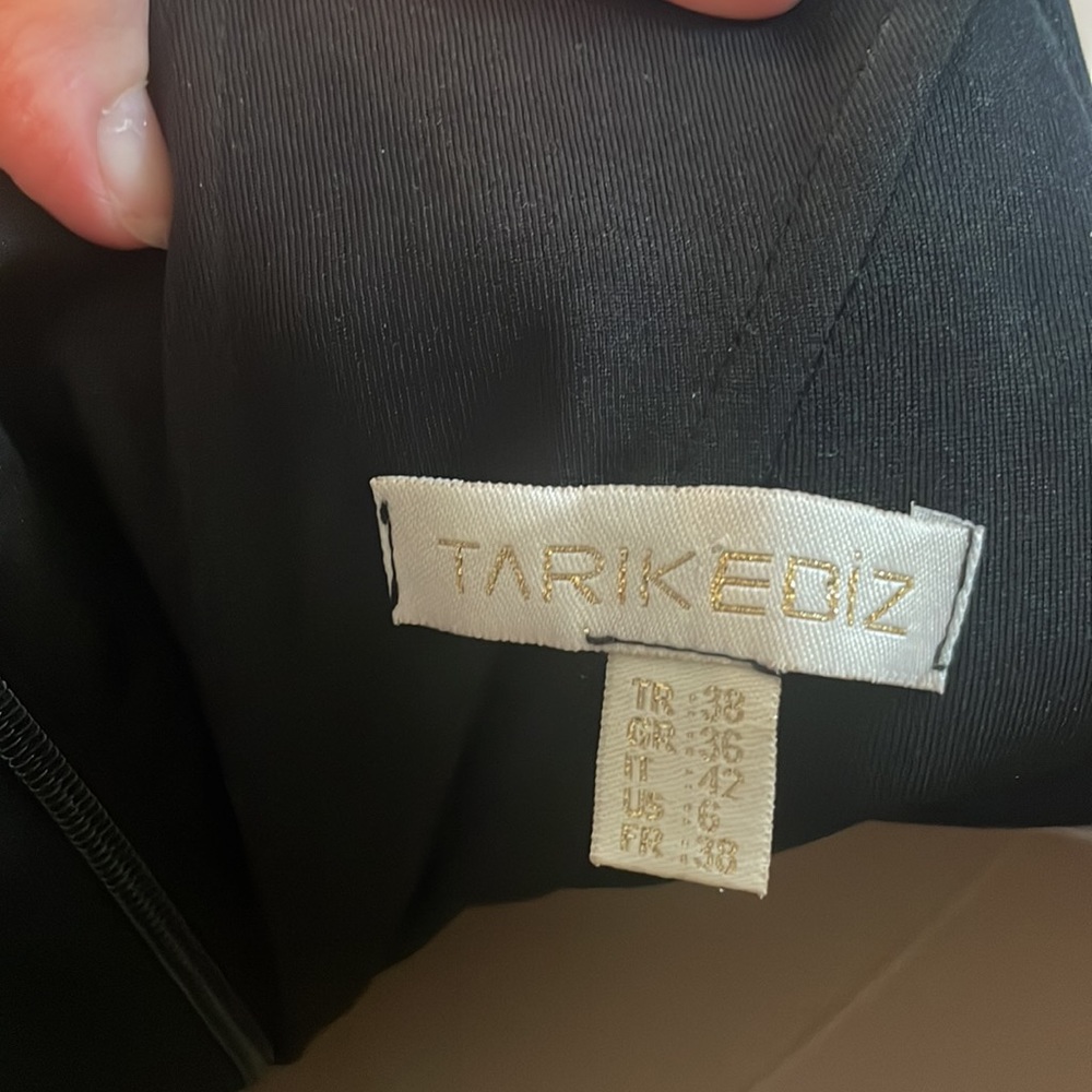 Tarik Ediz Black mermaid style formal gown. Size 6 - Picture 3 of 3